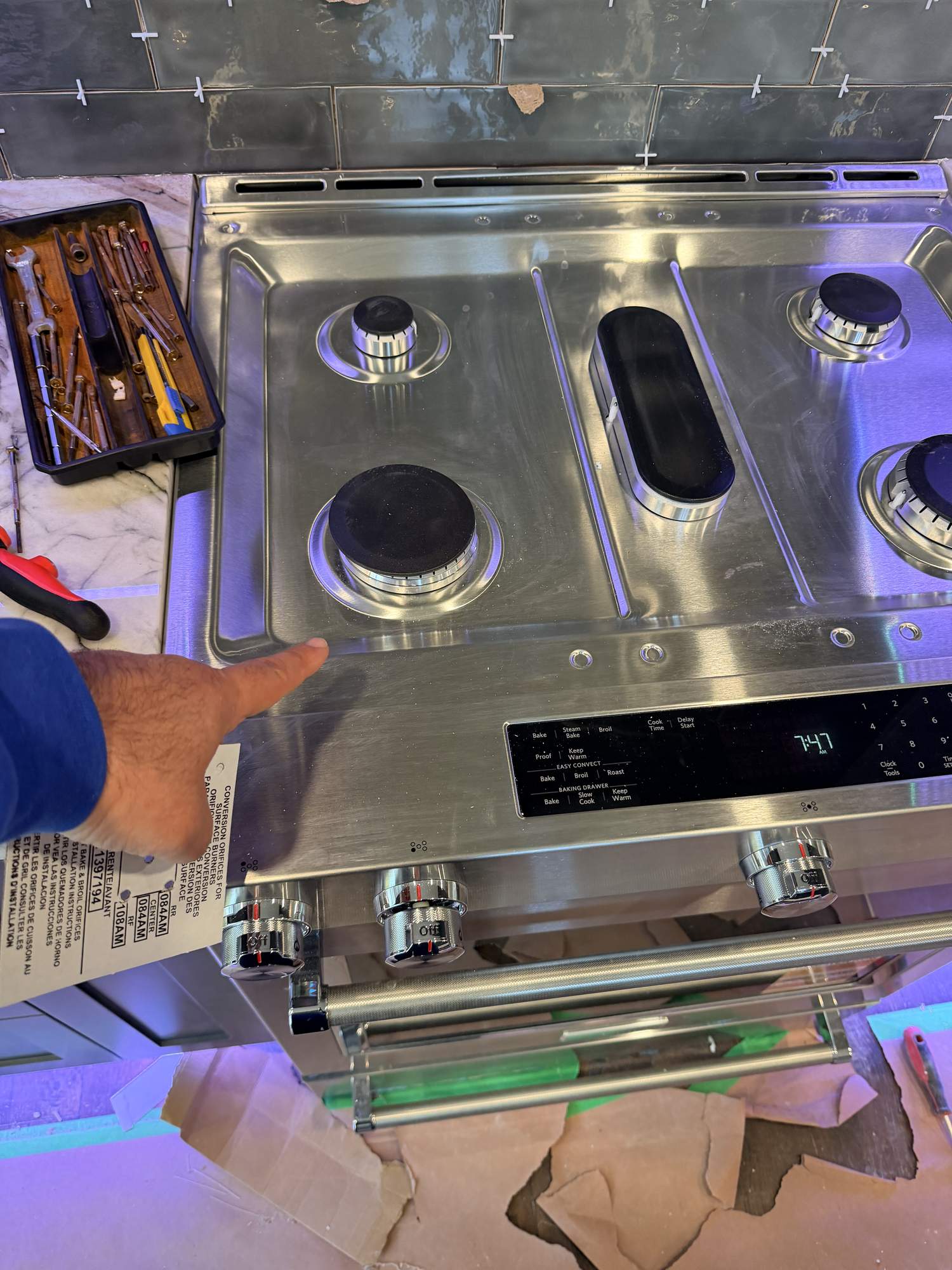 appliance stove repair holland landing person points at applianceforever ca